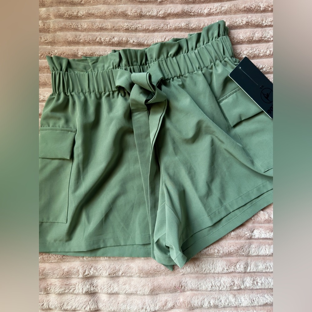 90 Degree by Reflex Green Lightstreme Solstice Paper bag Shorts - Size Small New